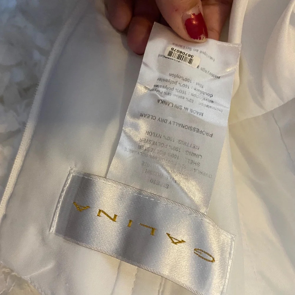 cheap/beautiful preowned wedding dress designed by galina/strapless neckline - Picture 7 of 8